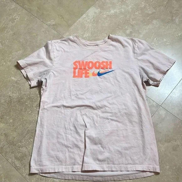 💕Nike Tee💕 - Picture 1 of 3